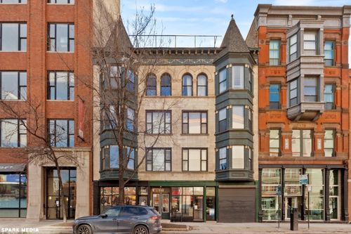 4e-353 Chicago Ave, Chicago, IL, 60654-5133 | Card Image