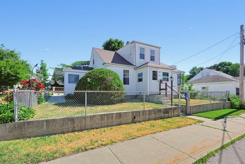 16 Lakeview St, Blackstone, MA, 01504-1931 | Card Image
