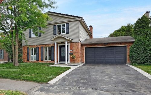 2347 Briar Hill Dr, Ottawa, ON, K1H7A7 | Card Image