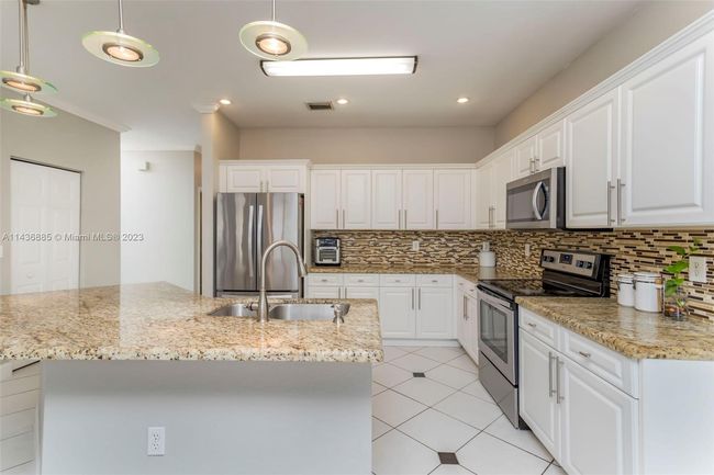 15862 Sw 24th St, House other with 6 bedrooms, 4 bathrooms and null parking in Miramar FL | Image 9