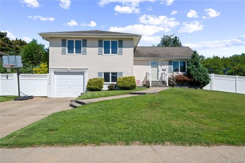 3993 Bernice Rd, Seaford, NY, 11783-1714 | Card Image