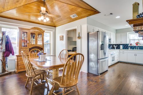 10124 Wandering Way St, Benbrook, TX, 76126-3012 | Card Image