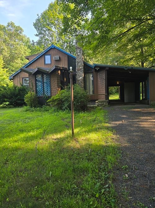 40 Division St, Easthampton, MA, 01027-2546 | Card Image