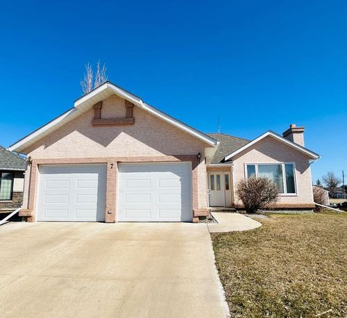 7 Byler Pl, Oyen, AB, T0J2J0 | Card Image