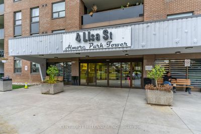 1210 - 4 Lisa St, Condo with 2 bedrooms, 1 bathrooms and 1 parking in Brampton ON | Image 3