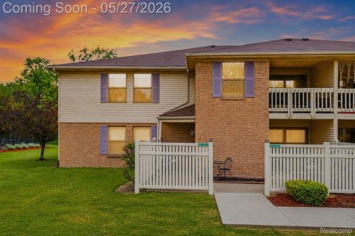 61212 Greenwood Dr, South Lyon, MI, 48178-1703 | Card Image