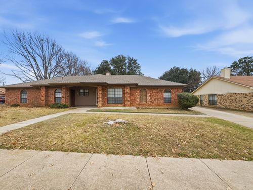 816 Midcreek Dr, Euless, TX, 76039-3419 | Card Image
