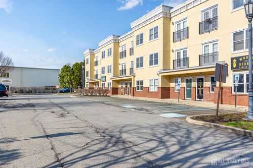 apt-305-160 Durham Ave, Metuchen, NJ, 08840-1265 | Card Image