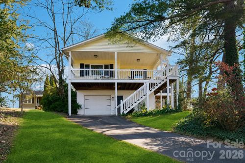 121 Oak Ter, Arden, NC, 28704-2916 | Card Image