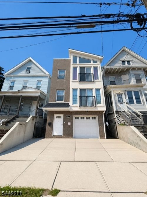 83 Stuyvesant Ave, Newark, NJ, 07106-1742 | Card Image
