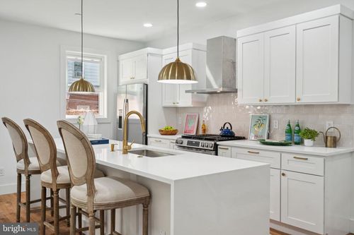 42 Good St, PHILADELPHIA, PA, 19119-2702 | Card Image