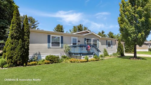 13675 Iris Ln, Cedar Springs, MI, 49319-8230 | Card Image