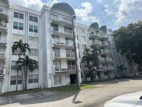 apt-a415-484 Nw 165th Street Rd, Miami, FL, 33169-6492 | Card Image