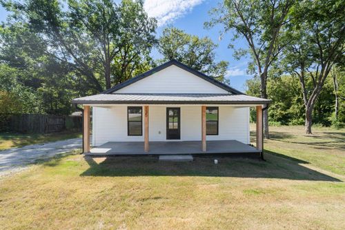 135 W Third St, Henderson, TN, 38340-1805 | Card Image