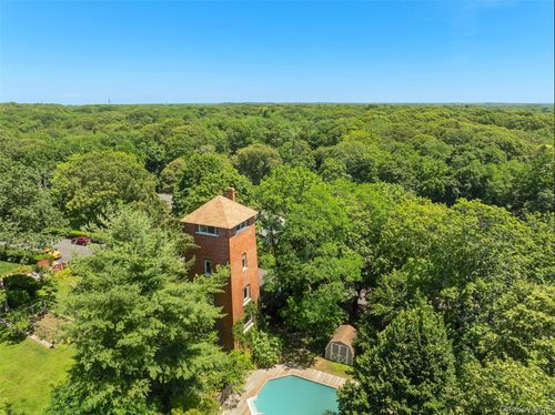 880 W Mill Rd, Mattituck, NY, 11952-2072 | Card Image