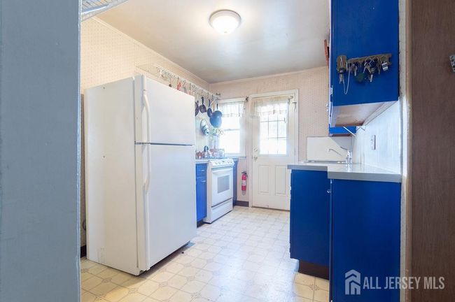 7 Walnut St, House other with 5 bedrooms, 2 bathrooms and null parking in Edison NJ | Image 12