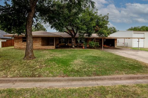 825 Vickie Dr, Azle, TX, 76020-2351 | Card Image
