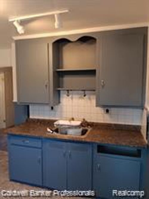 19726 Moross Rd, Detroit, MI, 48224-1170 | Card Image