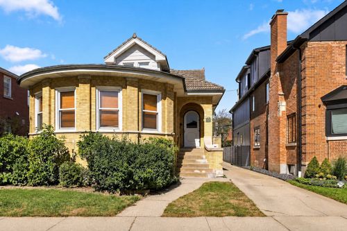 2940 W Greenleaf Ave, Chicago, IL, 60645-2916 | Card Image