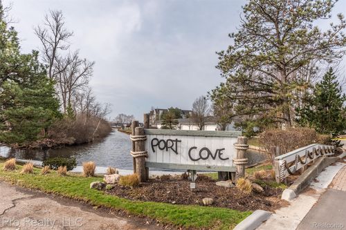 apt-25-3559 Port Cove Dr, Waterford, MI, 48328-4575 | Card Image