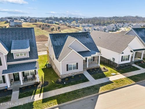 122 Roseberry St, Oak Ridge, TN, 37830-2202 | Card Image