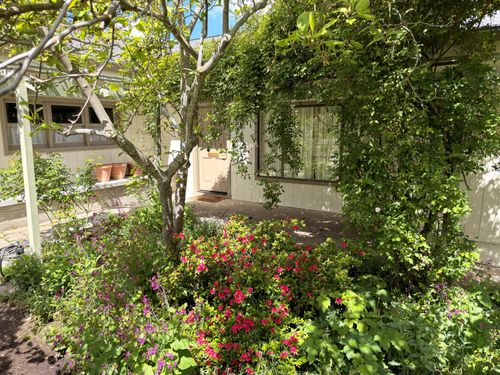 945 Hillview Dr, Ashland, OR, 97520-3519 | Card Image