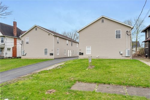 832 Michigan Ave, Youngstown, OH, 44504-1658 | Card Image