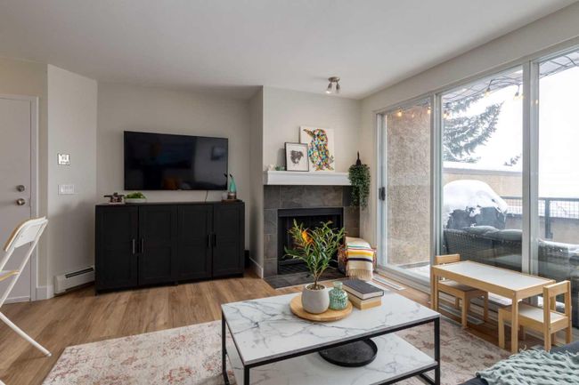 3 - 220 Village Terrace Sw, Home with 2 bedrooms, 2 bathrooms and 1 parking in Calgary AB | Image 3