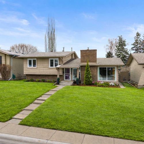 247 Parkwood Close Se, Calgary, AB, T2J3V8 | Card Image