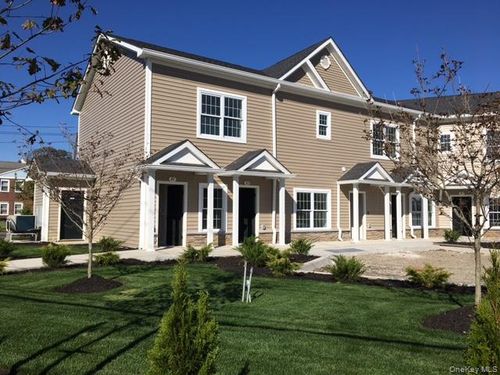 unit-114-115 Evergreen St, West Babylon, NY, 11704-7738 | Card Image