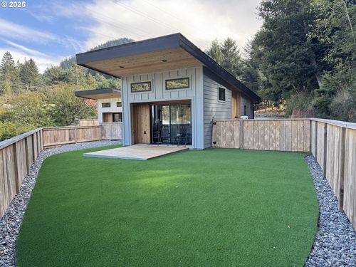 94252 11th St, Gold Beach, OR, 97444-7724 | Card Image