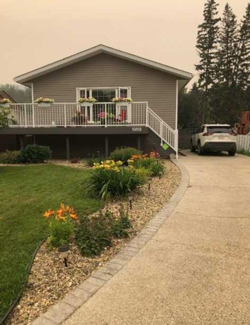 10818 92 St, Peace River, AB, T8S1P4 | Card Image