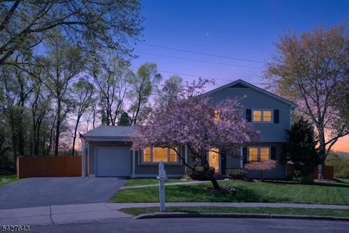 8 Lee Ct, Flanders, NJ, 07836-9410 | Card Image