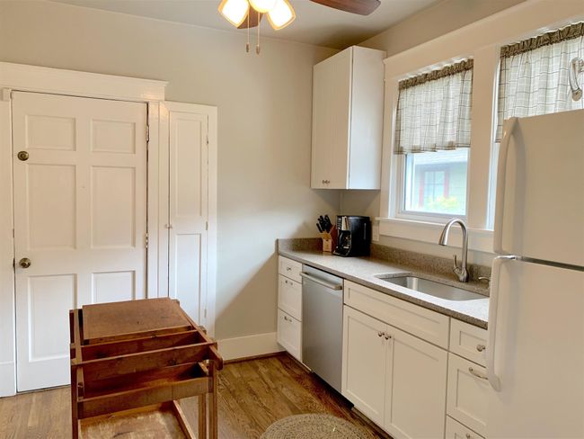 2024 10 Th Ave S, House other with 2 bedrooms, 1 bathrooms and 2 parking in Nashville TN | Image 9