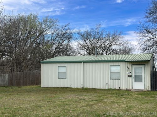 305 W Adler Ave, Davis, OK, 73030-1705 | Card Image