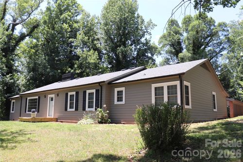 415 High Cir Nw, Lenoir, NC, 28645-5008 | Card Image