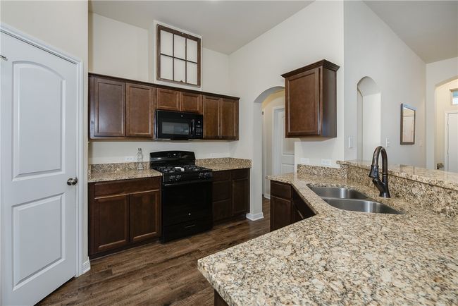 817 Mockingbird St, House other with 3 bedrooms, 2 bathrooms and null parking in Navasota TX | Image 12