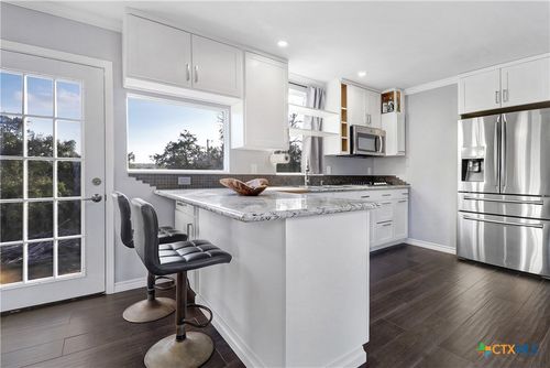 901 Thurman Rd, San Marcos, TX, 78666-9018 | Card Image