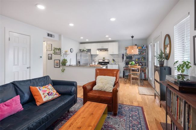 APT-205 - 5820 Berkman Dr, Condo with 2 bedrooms, 1 bathrooms and null parking in Austin TX | Image 9