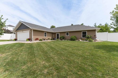 111 Laura Ln, Fergus Falls, MN, 56537-2432 | Card Image