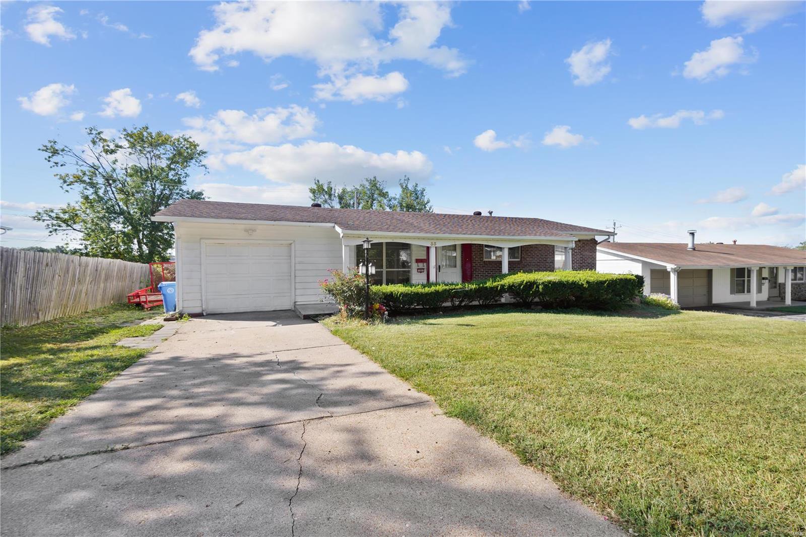 Gray Brooke Ln, Florissant, MO 63031