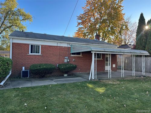 22801 Furton St, Saint Clair Shores, MI, 48082-1877 | Card Image