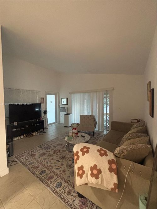 apt-12a-75 Washington Ave, Miami Beach, FL, 33139-7358 | Card Image