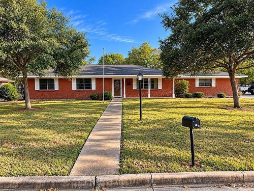 107 Franklin St, Weimar, TX, 78962-1003 | Card Image
