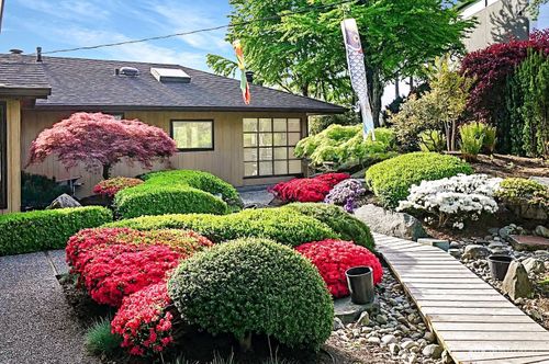 1702 99th Ave Ne, Bellevue, WA, 98004-2613 | Card Image