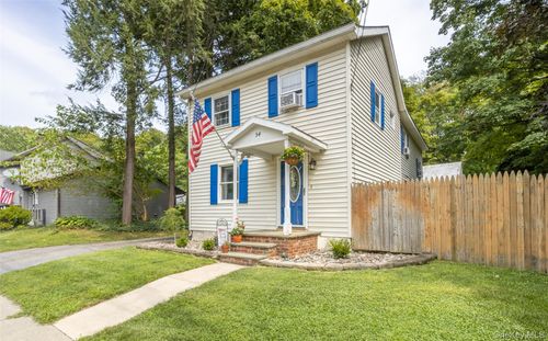54 North Ave, Pleasant Valley, NY, 12569-6067 | Card Image