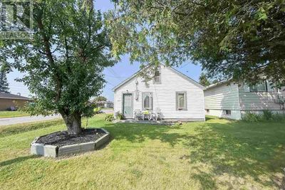 523 Brunswick Ave, Home with 2 bedrooms, 1 bathrooms and null parking in Sault Ste. Marie ON | Image 2