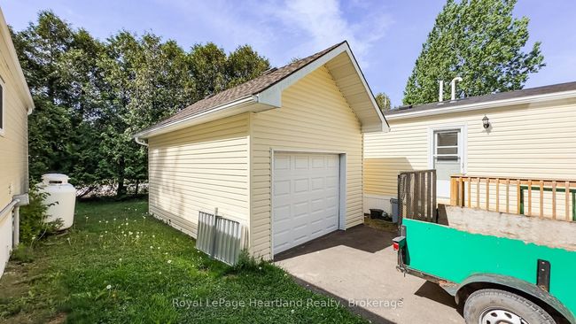 10 Bloomsbury Dr, Home with 2 bedrooms, 1 bathrooms and 2 parking in Goderich ON | Image 9