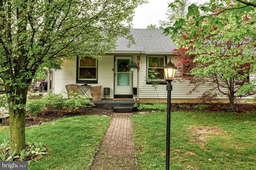 122 Harris Ave, BOALSBURG, PA, 16827-1236 | Card Image