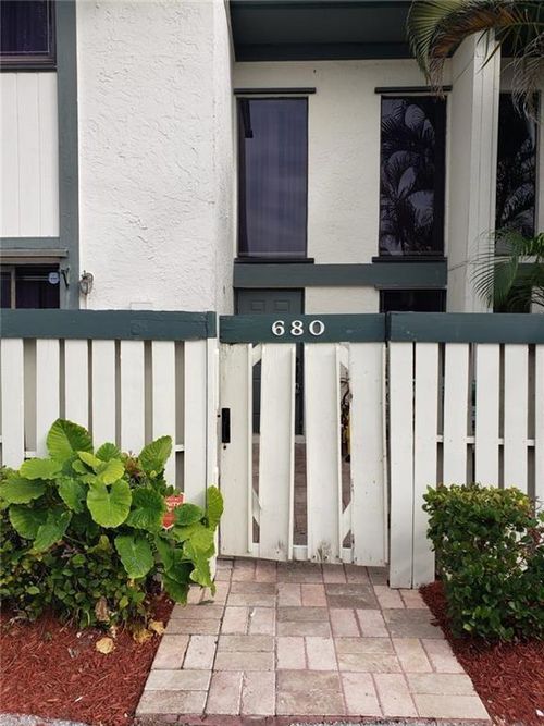 680-680 Ne 195th St, Miami, FL, 33179-3330 | Card Image